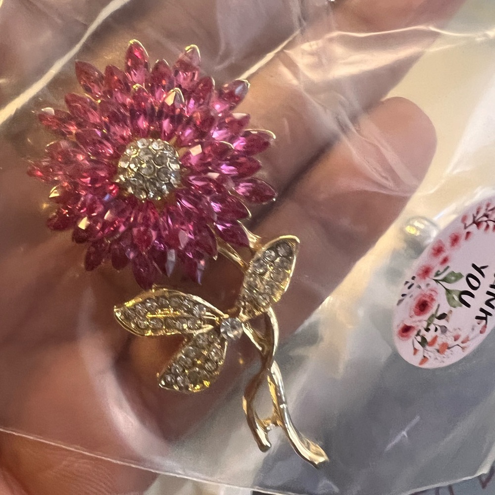 Gold-Tone Pink Crystal Floral Brooch - Elegant Women's Jewelry